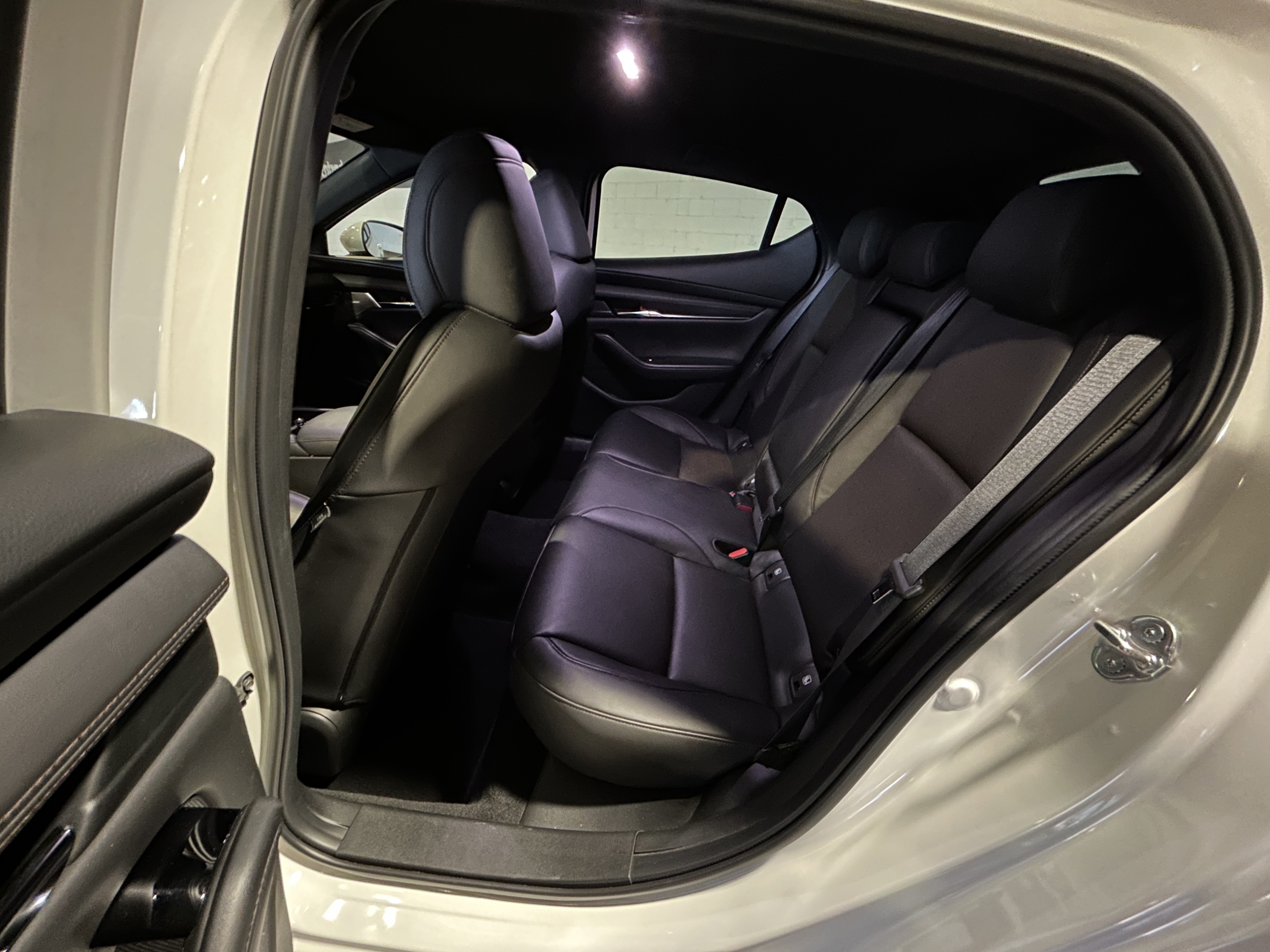 Mazda 3 2.0 Skyactiv-X 180 CV · Acabado LUXURY